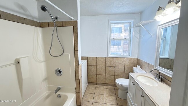 Building Photo - 3134 6th Ave