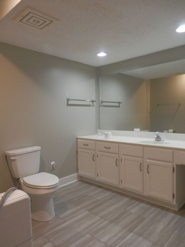 Building Photo - Spectacular 5 Bed 3 Bath With Amazing View...