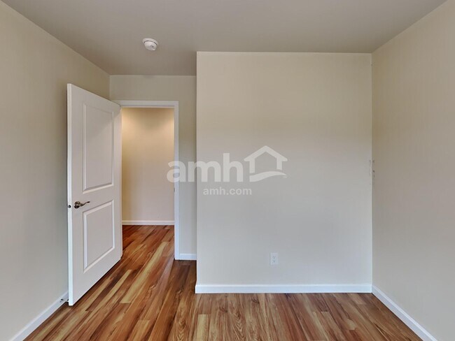 Building Photo - 2655 Moore St