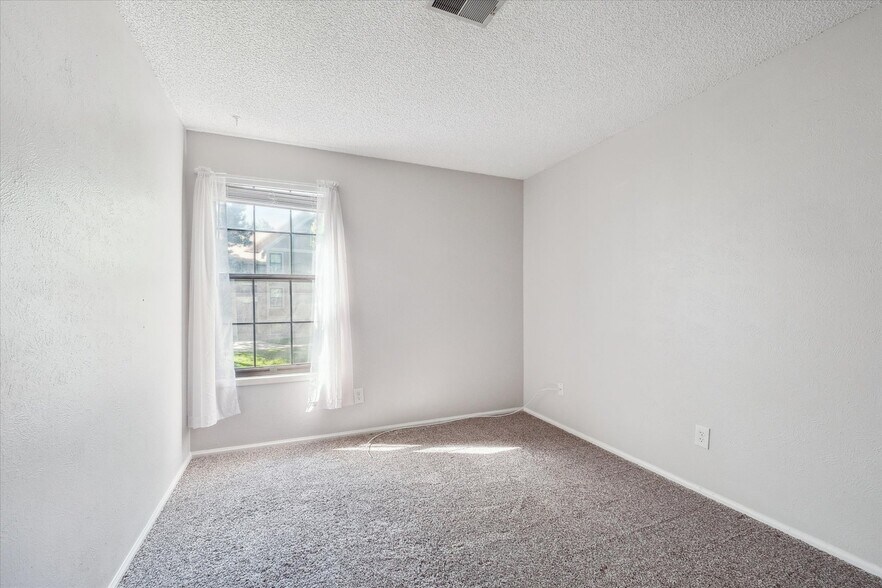Building Photo - 10950 W Florida Ave