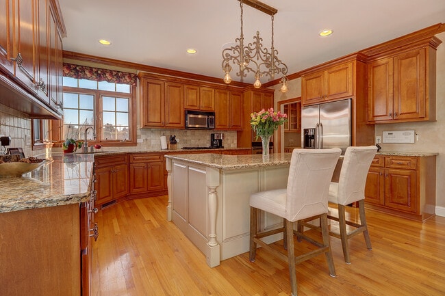 Building Photo - 26025 Whispering Woods Cir