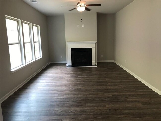 Building Photo - 213 Creek View Pl