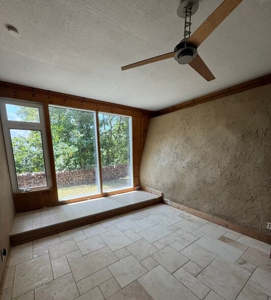 Building Photo - 20 Clearview Dr