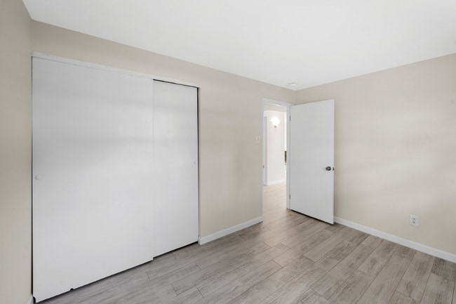 Building Photo - 383 Messina Dr