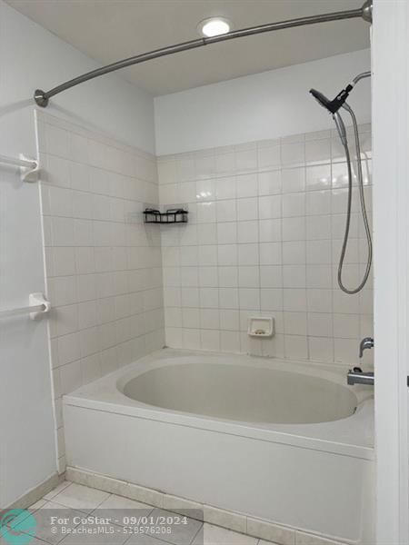 Building Photo - 7813 Sanibel Dr