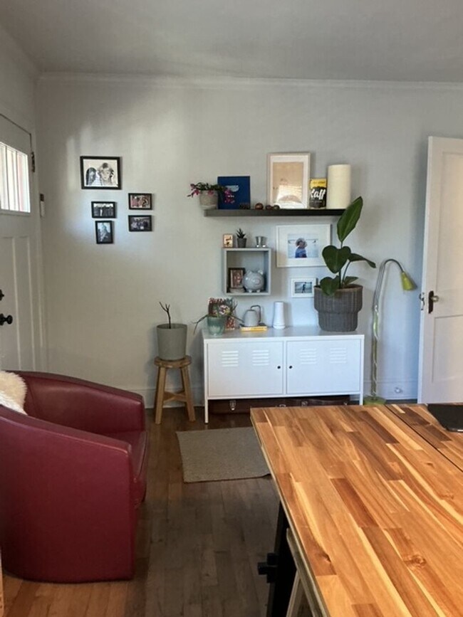 Building Photo - Normaltown home, a Charming 3 bedroom/ 2 bathroom Home Close to UGA and Hospitals!