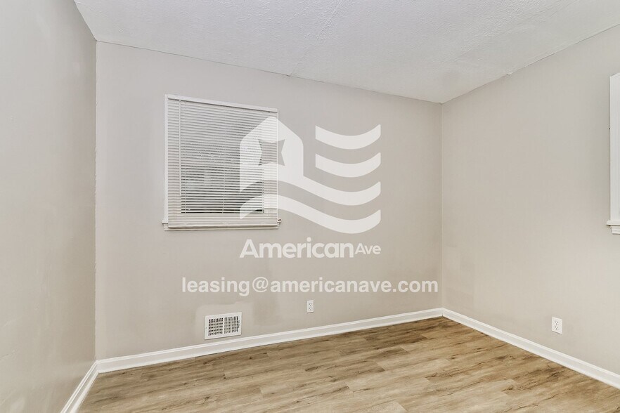 Building Photo - 2309 Dexter Ave