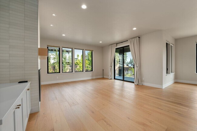Building Photo - 2971 NW Polarstar Ave