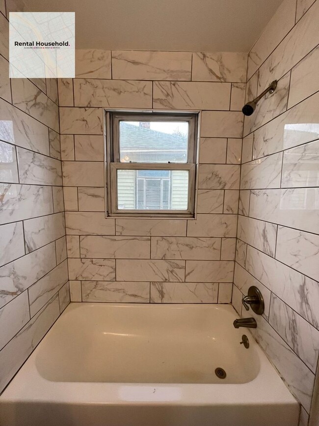 Building Photo - Bright & Airy 3-Bedroom Bungalow-Move-In Ready!