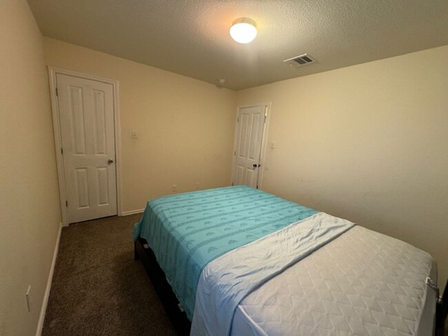 Building Photo - Nice 3 bedroom 2 Bath One Story Home