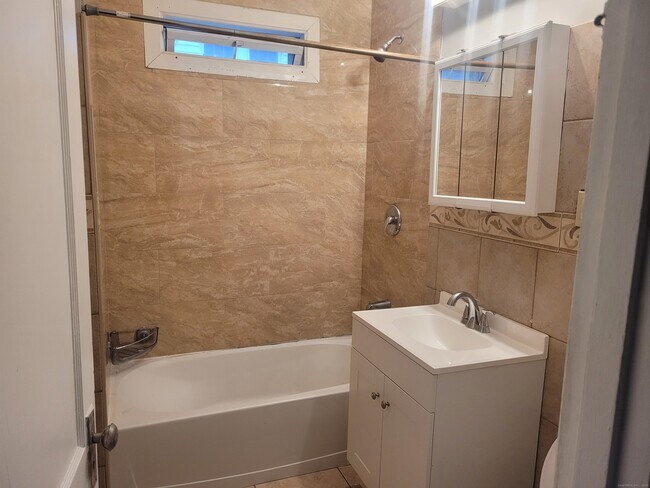 Building Photo - 544 Franklin Ave