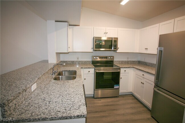 Building Photo - 8288 Key Royal Ln