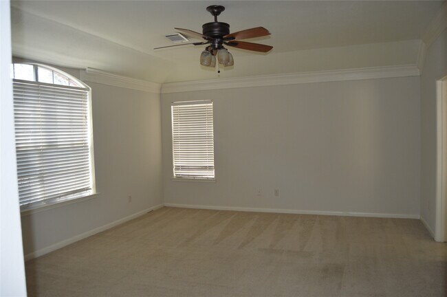 Building Photo - 2423 Waterwood Dr