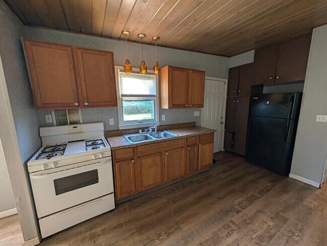 Building Photo - 56445 Eastlea Dr