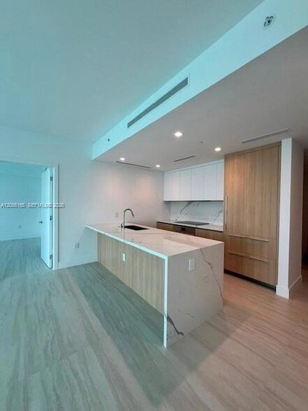 Building Photo - 2411 Laguna Cir