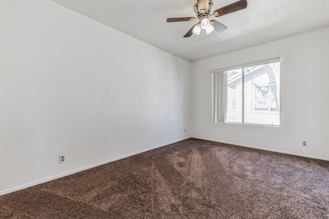 Building Photo - 74624 Driftwood Dr