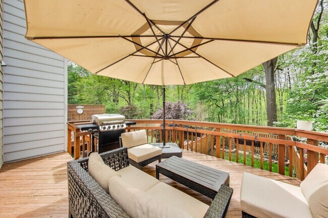 Building Photo - COMINGS SOON - Beautifully Updated Winchester-Built Townhome Backing to Serene Parkland.