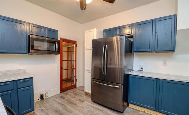 Building Photo - 1/2 OFF 1st MONTH'S RENT - Cozy Home w/ La...