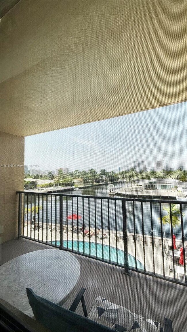 Building Photo - 301 Golden Isles Dr