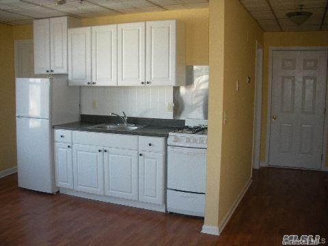 Building Photo - 224 E Main St