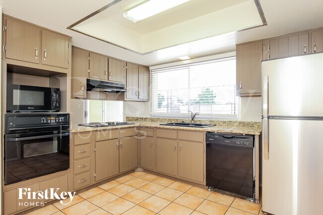 Building Photo - 3301 W Mountain View Rd