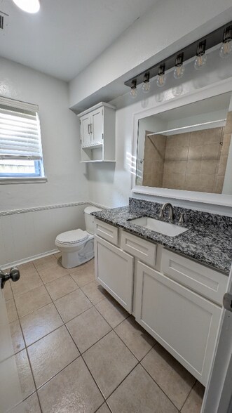 Building Photo - 6705 Greenway Dr