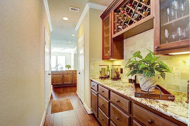 Building Photo - 10 Cayuga Pond Ct