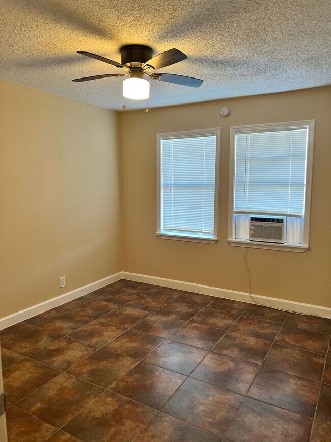 Building Photo - Introducing our 2 bedroom / 1 Bathroom Duplex For Rent in Beaumont, TX