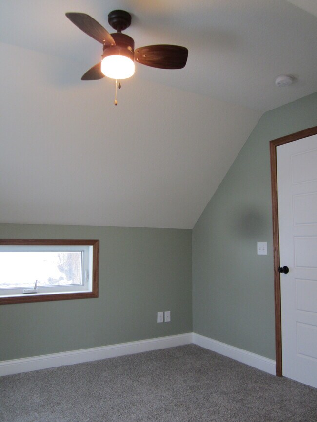 Bedroom #3 daylight window - 3622 Humboldt Ave N