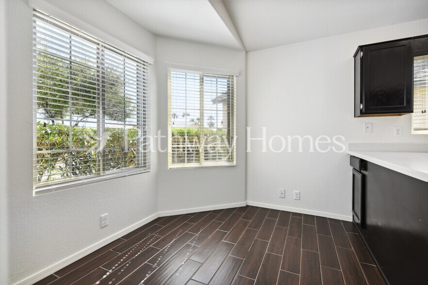 Building Photo - 15212 N 85th Dr