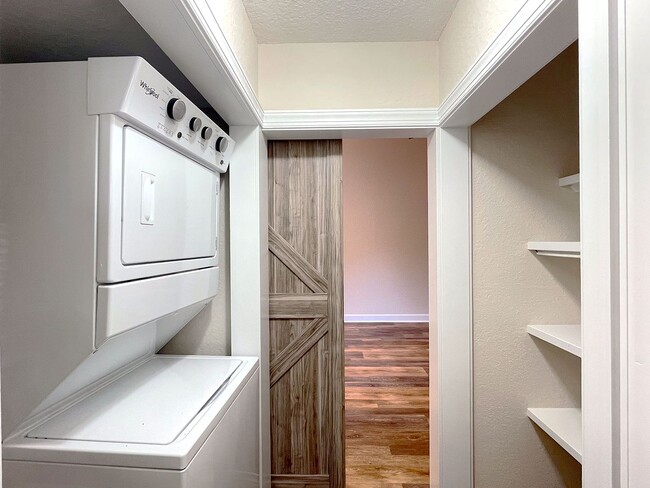 Building Photo - One-Bedroom Second Floor Condo in Winterset Community