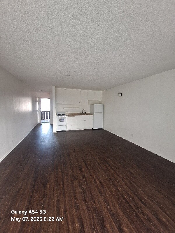 Building Photo - 609 De La Vina St
