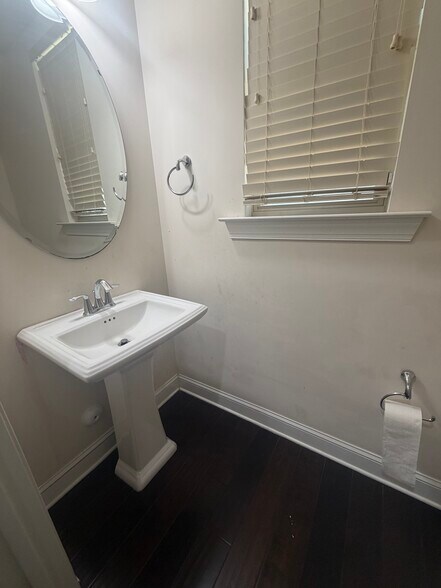 Building Photo - 220 Concordia Woods Dr