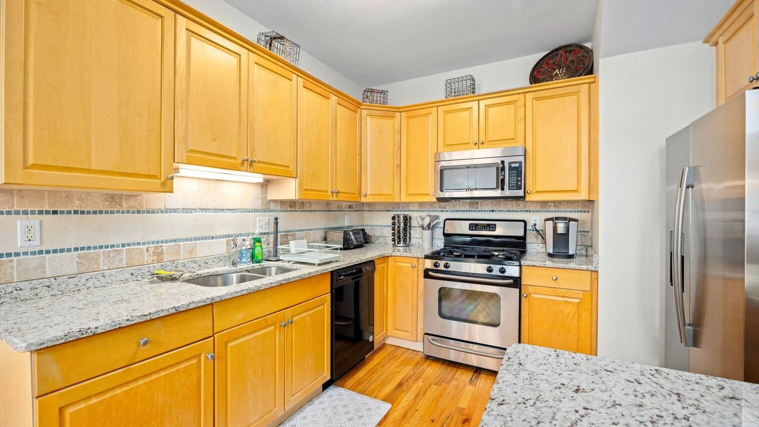 Building Photo - 15 Sumner Ave