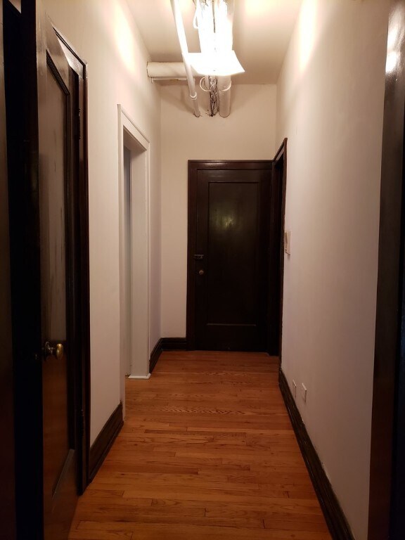 Building Photo - 1613 W Thome Ave