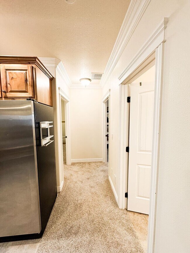 Building Photo - Beautiful Custom Home For Rent In Rexburg!