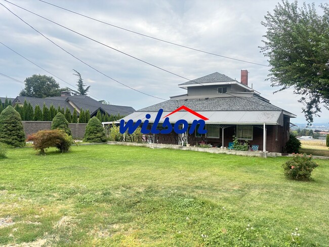 Building Photo - 216 S 49th St