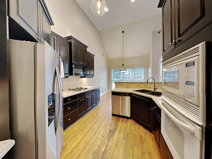 Building Photo - 1350 Lamont Cir