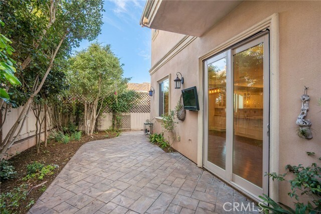 Building Photo - 2005 Robinson St