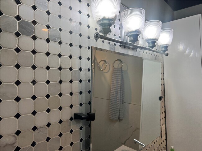 Building Photo - 19 Walnut St