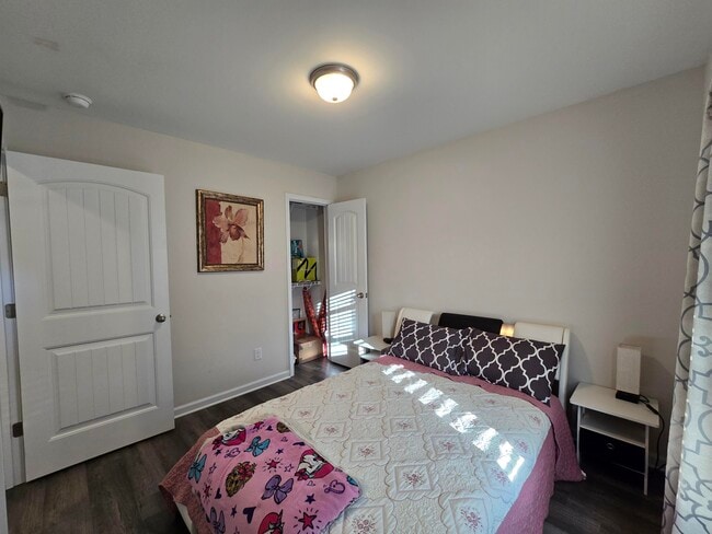 Building Photo - 335 Niblick Dr