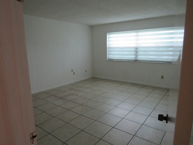 Building Photo - 16091 Blatt Blvd