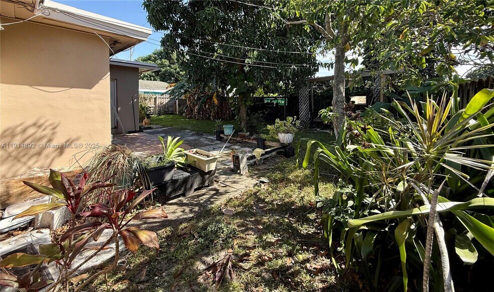 Building Photo - 7340 Allen Dr