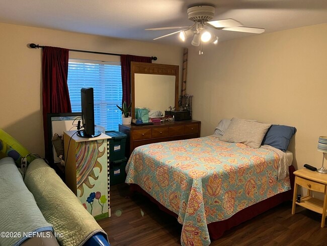 Building Photo - 7800 Point Meadows Dr