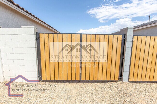 Building Photo - 2028 E Brooklyn Dr