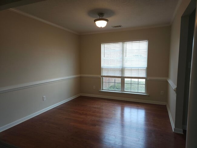 Building Photo - 219 Rainbow Falls