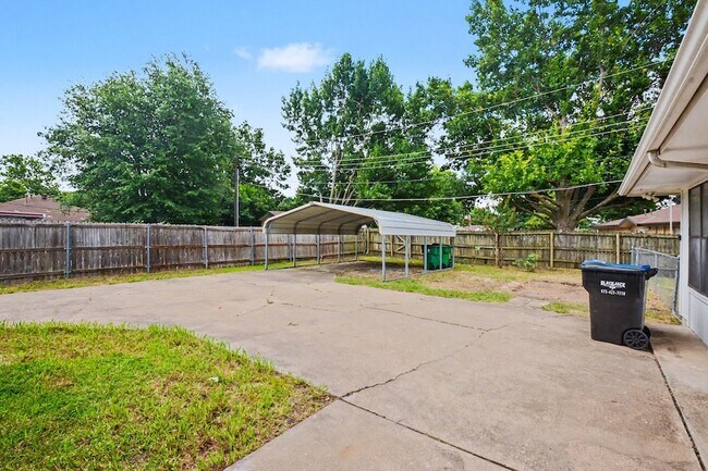 Building Photo - 3407 Tipps Dr