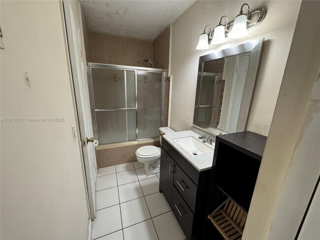 Building Photo - 2610 W 76th St