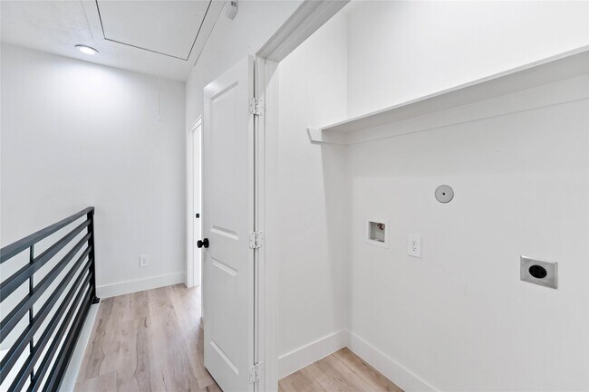 Building Photo - 5605 Tommye St