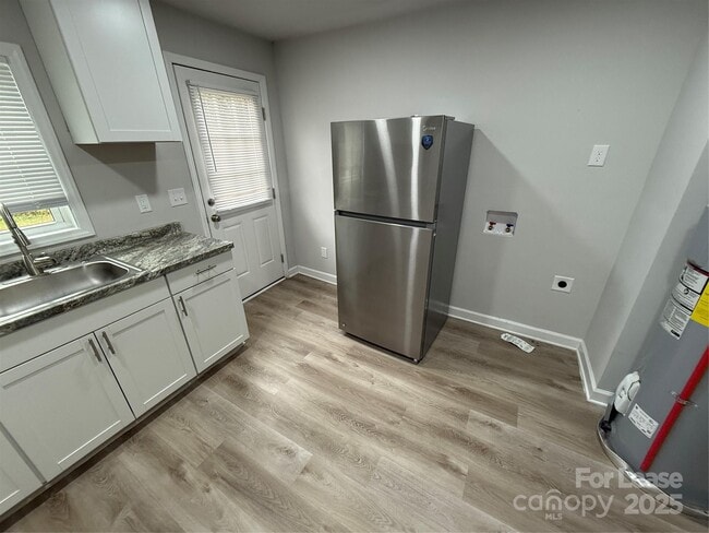 Building Photo - 705 N Main St